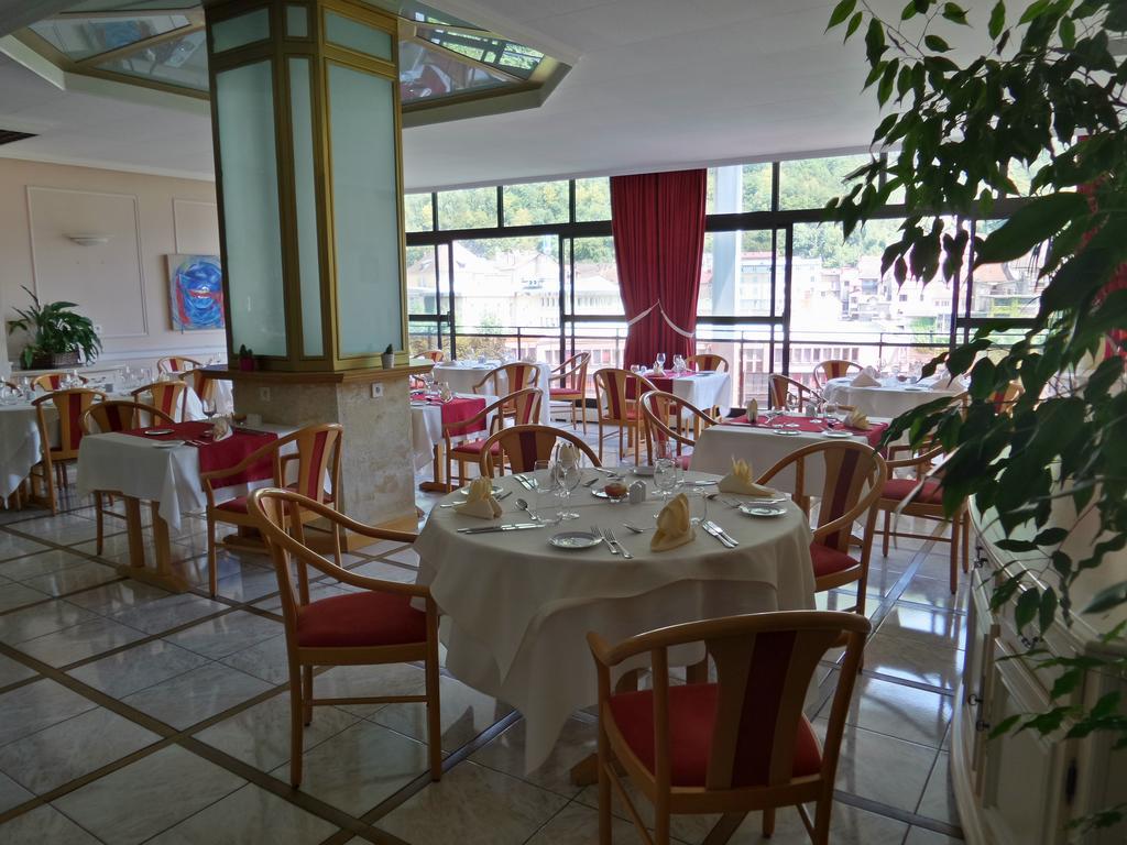 Jura Hotel Restaurant Le Panoramic Saint-Claude Bagian luar foto