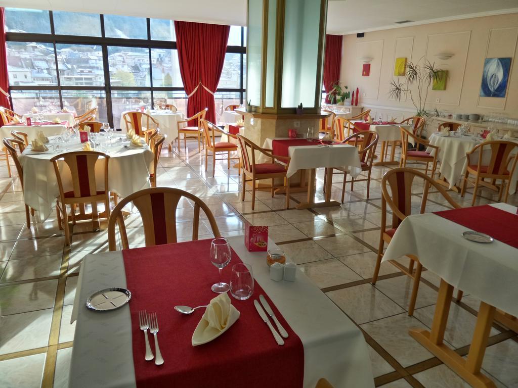 Jura Hotel Restaurant Le Panoramic Saint-Claude Bagian luar foto