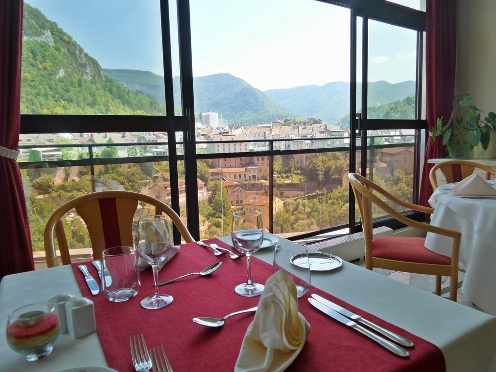 Jura Hotel Restaurant Le Panoramic Saint-Claude Bagian luar foto