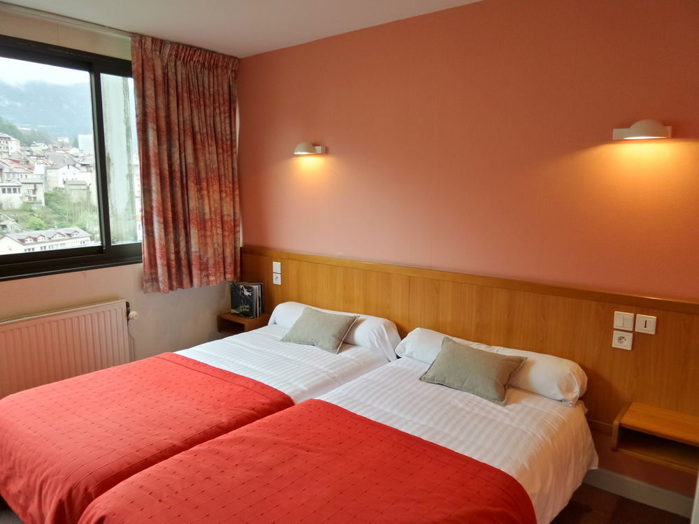 Jura Hotel Restaurant Le Panoramic Saint-Claude Bagian luar foto